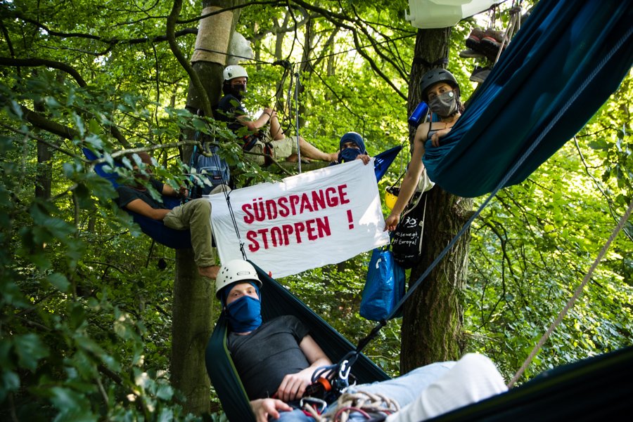 fein_frisch's tweet photo. Ein paar Eindrücke der Besetzung. #AufstandMitAbstand #südspangestoppen https://t.co/ZbcQJbS1pY