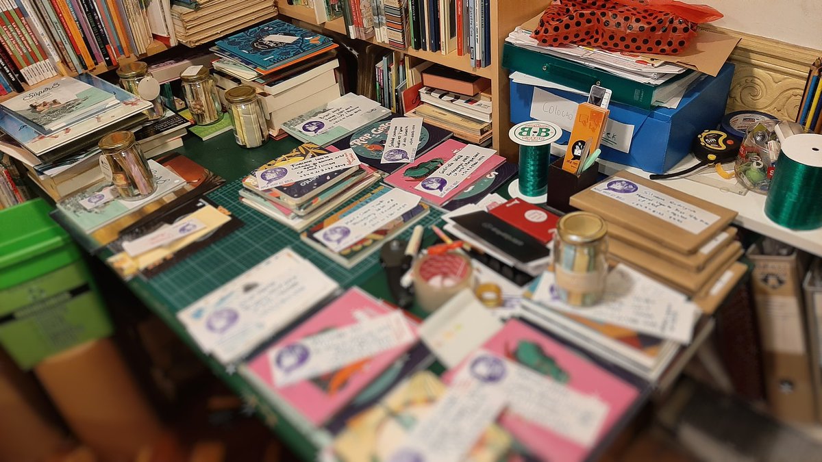 dondevivenlibro's tweet photo. Primer día de @FEditores online logrado 💖📚😉
Mañana y pasado, encuentran los catálogos de #DábaleArroz #Ojoreja y #Ralenti en nuestra librería
#dondevivenloslibros https://t.co/XFxuLeFBzg
