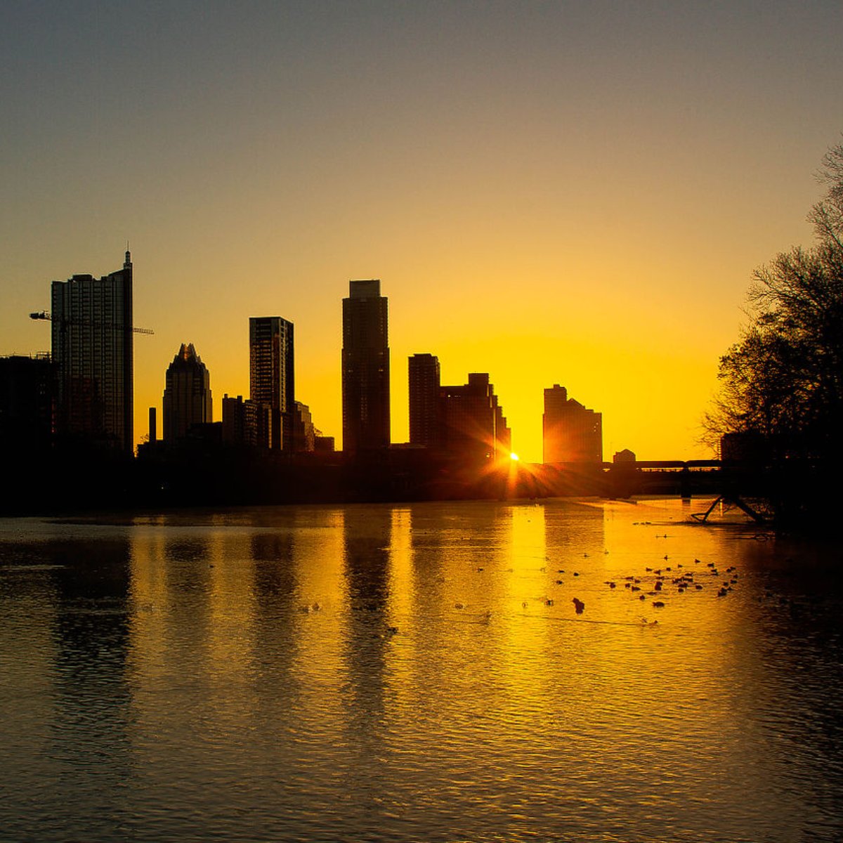 ClaytonBullock's tweet photo. Clearly, Elton John hadn't been to Austin when he wrote Don't Let the Sun Go Down on Me. 🌆 https://t.co/bLOTjJWMUH