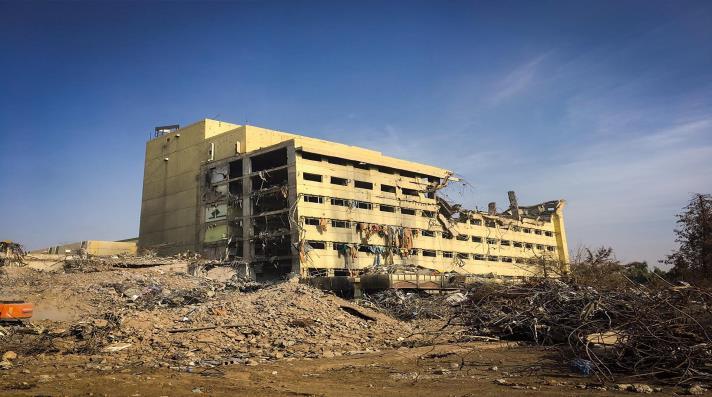 بعد (ثلاث سنوات) من عمليات تحرير نينوى والى يومنا هذا ما زالت
#مستشفيات_الموصل على وضعها
ولسان حال أربعة ملايين مواطن
أين سأتلقى العلاج في حال مرضت؟
#أعيدوا_بنائها
#مستشفيات_الموصل