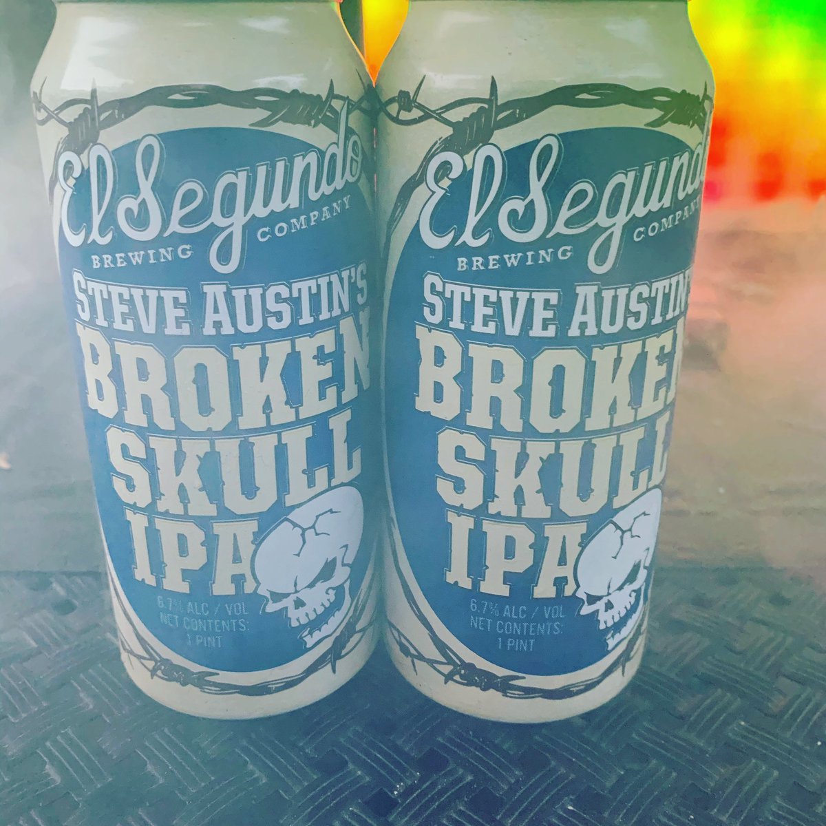 Double_J7735's tweet photo. Broken Skull kind of night with friends that are more like family. @steveaustinBSR #beerlovers #ipa #FridayFeeling #coryadams #kingofspades #vampireking #BeerPhotoFriday #brokenskull #brokenskullipa https://t.co/t5gdAllLgs