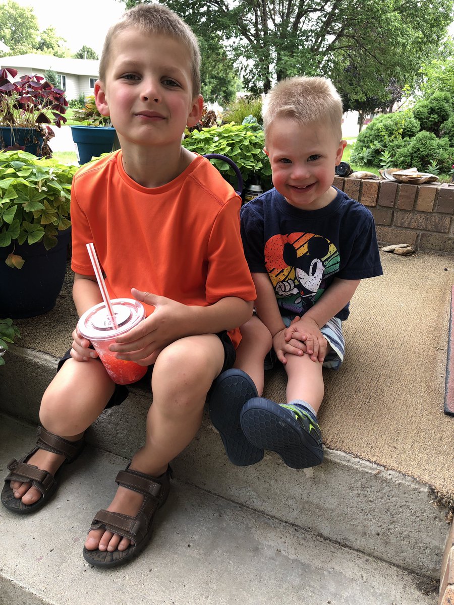 JulieMBerger's tweet photo. This is mini @bergeraaron &amp; mini @JulieMBerger. #cheeser https://t.co/9CUHRI1wsC