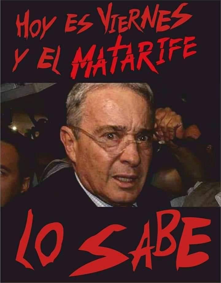 Cepeto4's tweet photo. #Matarife #Matarifelaserie #MatarifeCap9

Y entonces el parroquiano @AlvaroUribeVel con cara de yo no fui, era respetado y escuchado por por el cartel de Medellín a la "cabeza" de Pablo Escobar.

Así que, Escobar era el primer intento de sentarse en el senado, lo que logró AUV https://t.co/zOD4hmNESJ