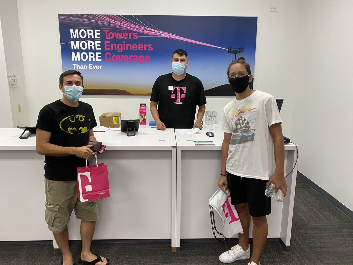 Maurilio with his first TMO multi line activation from Verizon w/ Keep &amp; Switch #WeWontStop <a href="/JasonCalle4/">Jason Calle</a> <a href="/PedroCascina/">Pedro Cascina</a> <a href="/StephenJamesA/">Stephen Armstrong</a> <a href="/ARod_013/">Andrés R.</a>