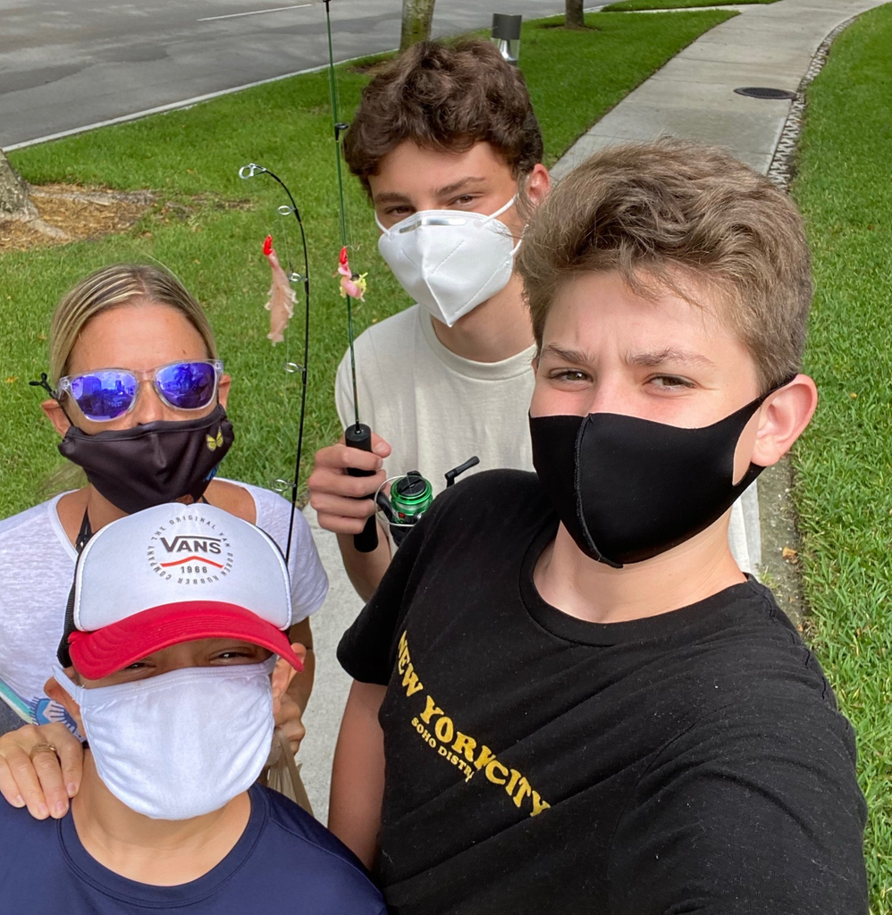 catcora's tweet photo. Happy Friday y'all! Enjoying some simple pleasures with my boys. #GONEFISHIN #family #familyfriday #bestsons #fishing #friday #friyay https://t.co/fde2jBM6GE