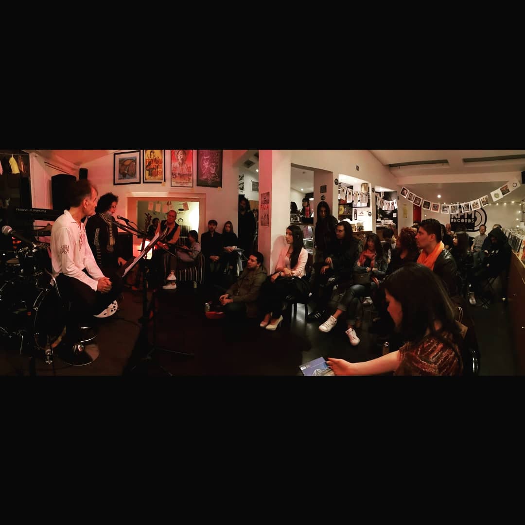 RPMRecordsBOG's tweet photo. Bonito flashback de la celebración del #RecordStoreDay en noviembre 24 2018, junto a @ShipNg2016 y el lanzamiento de su álbum #beyondthedesert. Muchos momento hemos pasado juntos, esperamos que pronto lleguen más #apoyalolocal #lamusicaesmireligion https://t.co/r1SvVgn1KR