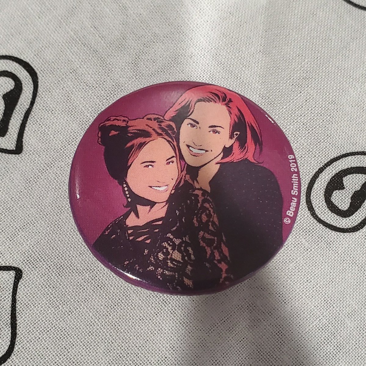 thesarahevans's tweet photo. #WynonnaEarp giveaway in honor of Melanie's directorial debut! I'm choosing 3 different #Earpers to get the item of their choosing. All you have to do is RT and comment which ONE item you'd like to win. Will ship anywhere. Ends 8/9 at 9:45pm EST. Remember RT and comment. https://t.co/fhOCgM6psW