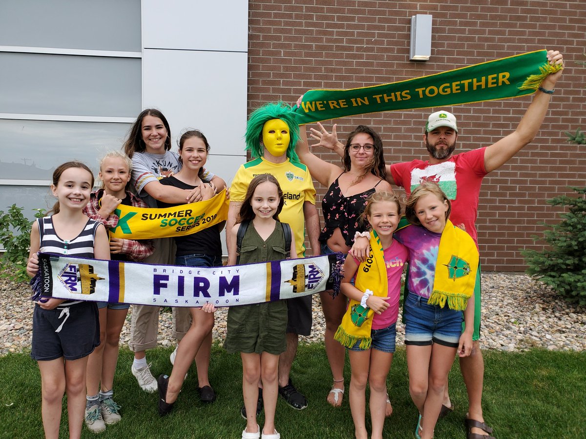 bridgecityfirm's tweet photo. ISLAND GAMES! ISLAND GAMES!
These Saskatoon fans wish we had a team in Charlottetown! #WishingSomeDay #yxe #WereInThisTogether
#Fromthetop #CanPL
@CPLsoccer @TheWheatpoolSK @SSSSeries https://t.co/JwGZVRMri8