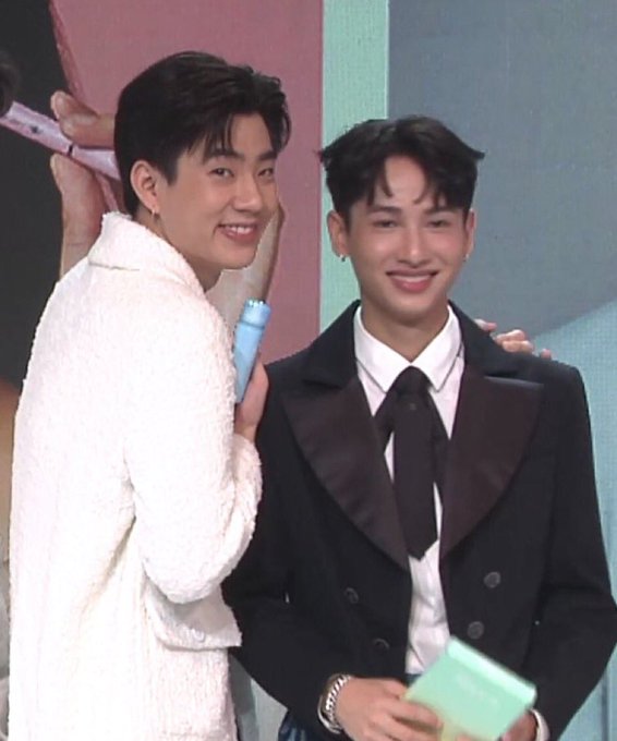 The type of Jealous Guy and he's friend with them all, and we practically witnessed how Papi Touchy he is with Gun In Idolo Behind the scene where he CAN'T REALLY KEEP HIMSELF OFF GUN WHICH IS REALLY SUPRISING RIGHT? Then WBK that offgun got a new Reality Show--- #ออฟกัน