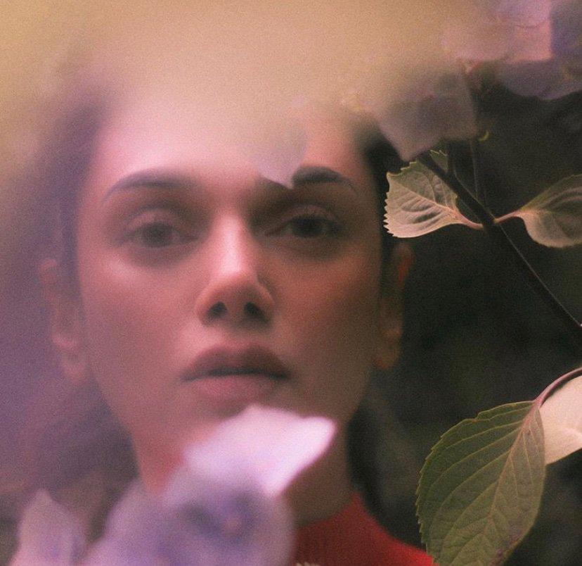 VXDXI's tweet photo. Just @aditiraohydari sending you some weekend vibes.

#AditiSquad #AditiRaoHydari https://t.co/hRTdWaDksI