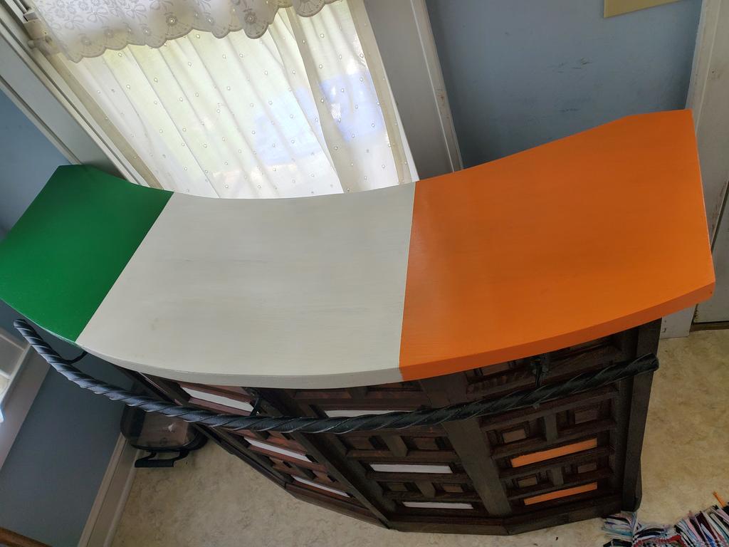 JohnESparks1's tweet photo. So I have been working on redoing this old bar for my Buddy. Had to bring it inside as the tiny rain drops came out of nowhere!! Not finished but got some color on it. He is Irish, proudly mind you, so this will fit his decor!!! #ProjectsareFun https://t.co/dUASoScDl4