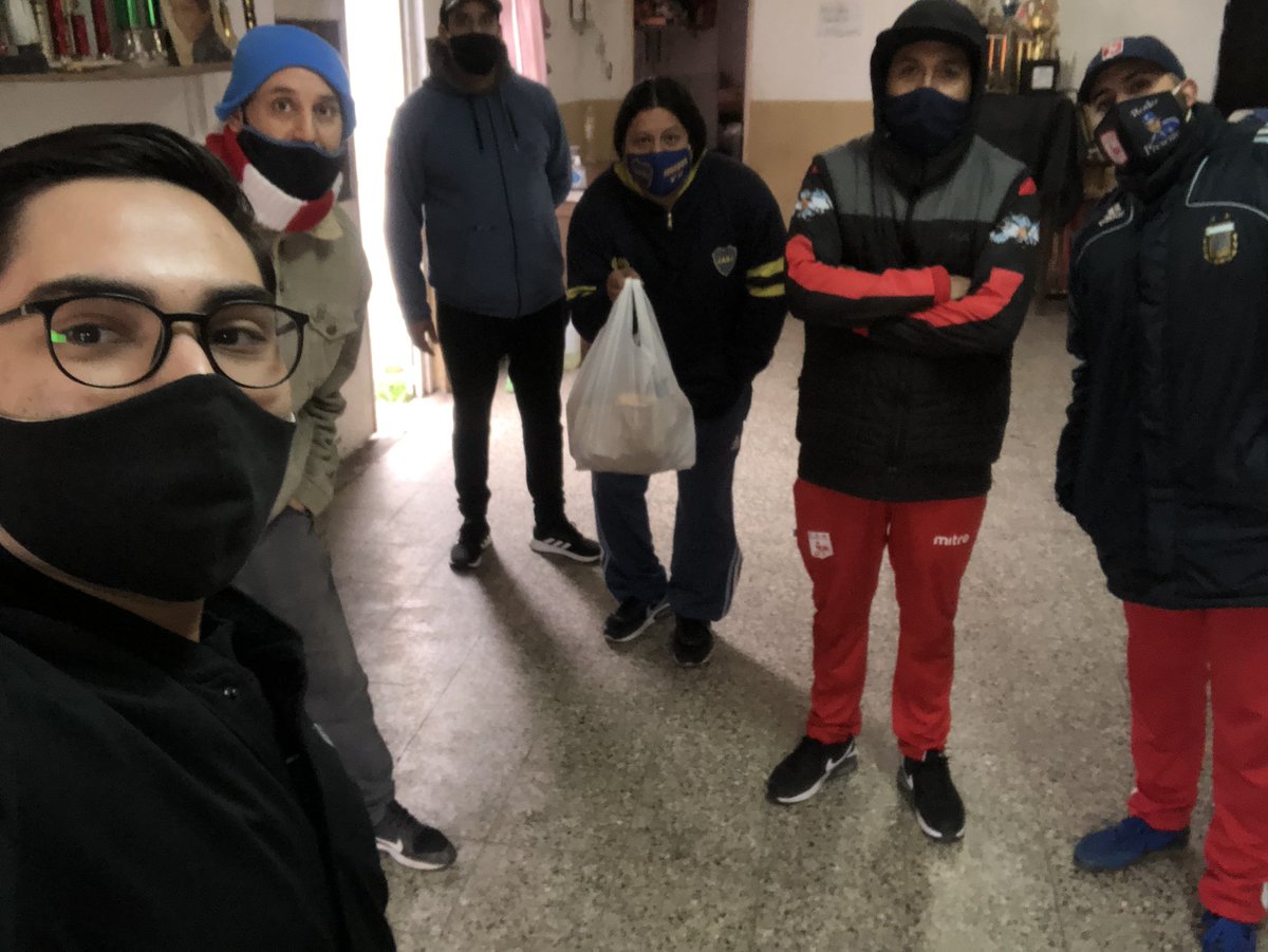 drgonzalolera's tweet photo. Colaboramos con la Sociedad de Fomento San Francisco, de Morón Sur, entregandoles facturas para la asistencia que brindan a todos los vecinos del barrio.
Cuidemonos entre todos.
@kevinlioiok @alferdez 🇦🇷🌞 https://t.co/EEariEGSHZ