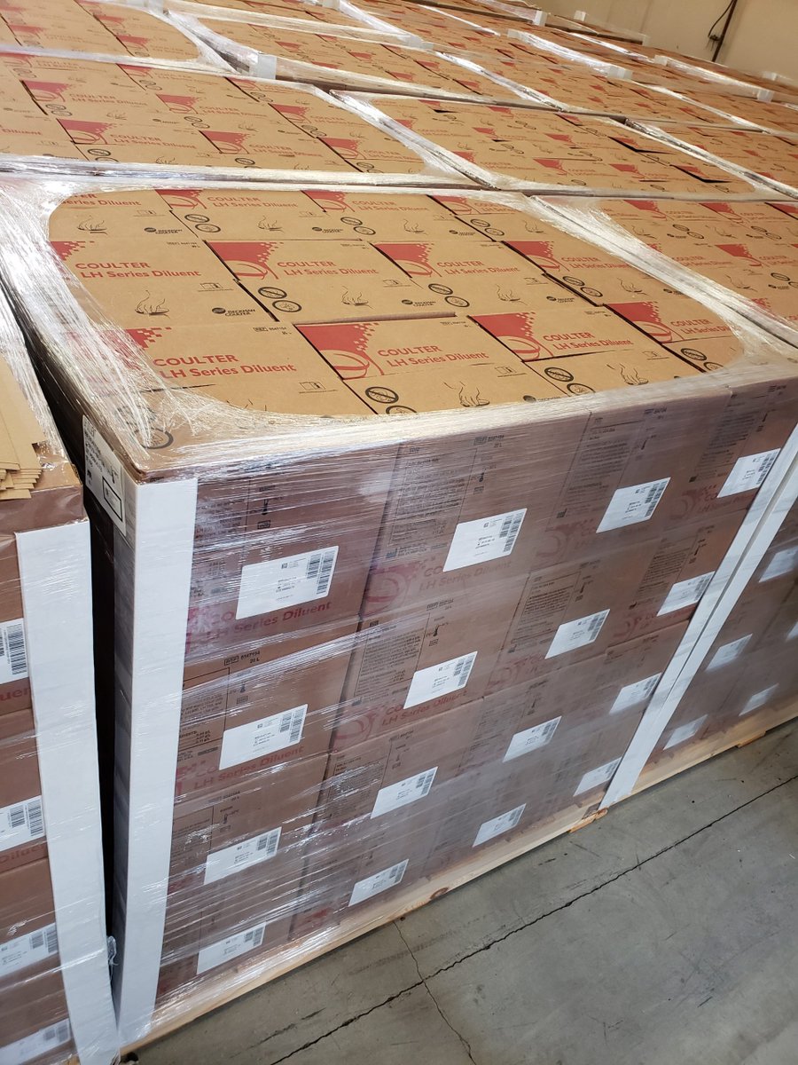Phoenixwrappers's tweet photo. More and more companies are putting stretch wrappers on their floors for many different reasons. The main reasons why we think companies should be putting stretch wrappers on their floors are for cost reduction and protection. https://t.co/wWHtneYMhw https://t.co/Jm9NH02GTY