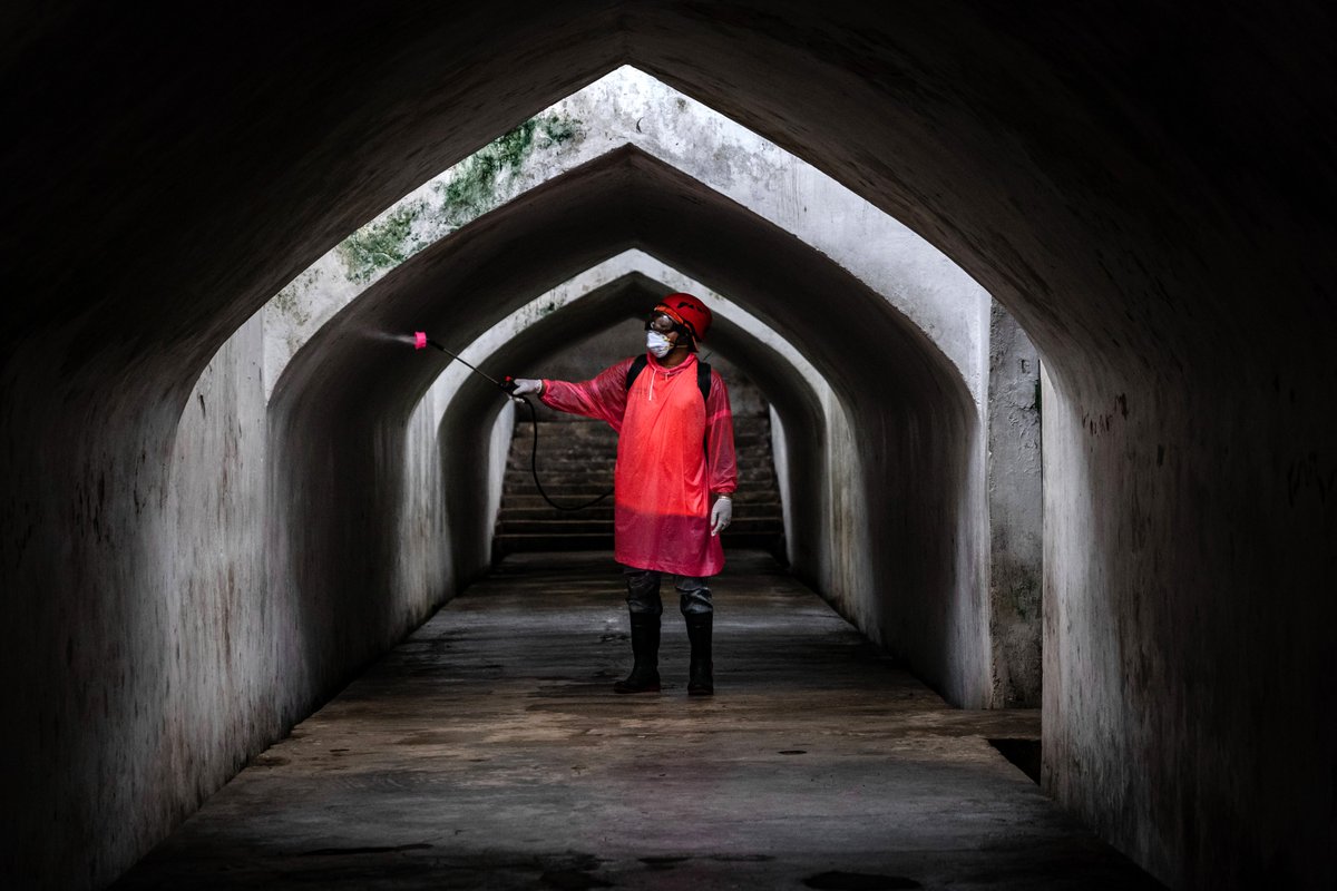 In a cruel twist, neither is anchored in the global supply chains that buttress:MalaysiaThailandSingaporeVietnamEven though Indonesia and the Philippines have less exposure to the collapse in global demand, it hasn't offered a big cushion  http://trib.al/nftiehJ&nbsp;