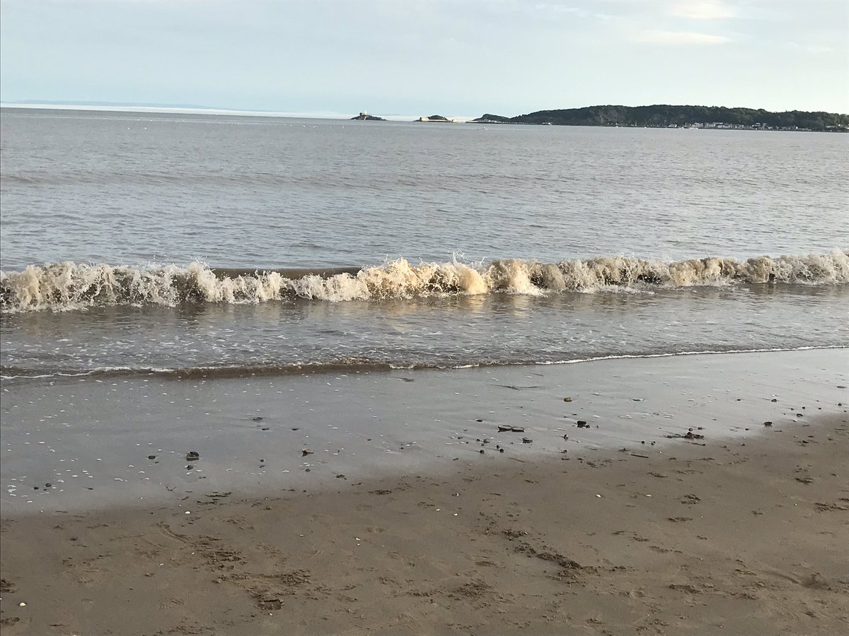 only1keogh1972's tweet photo. A rare evening jog for me (prefer a morning) but alongside the tide at our fantastic #Swansea bay made it worthwhile 🙌🏻☀️👊🏻 #anothercomeback https://t.co/6pqlLpAjAr