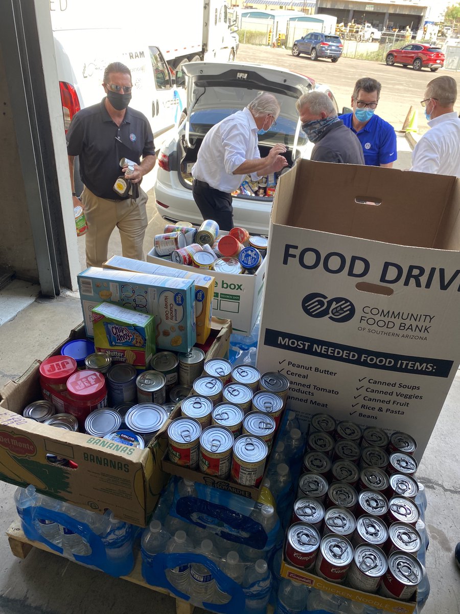 lhmauto's tweet photo. We delivered 6,357 lbs of food to @StMarysFoodBank in Phoenix and 1,640 lbs to @foodbanktucson in Tucson! 🥫THANK YOU to everyone who donated during #DriventoAssist. In total, this will provide 7,723 meals to Arizona families who are facing food insecurity. #lhmvalues https://t.co/Qm1F0JD4i9