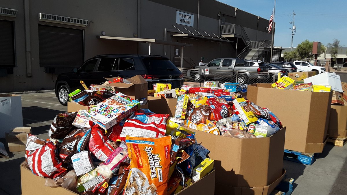 lhmauto's tweet photo. We delivered 6,357 lbs of food to @StMarysFoodBank in Phoenix and 1,640 lbs to @foodbanktucson in Tucson! 🥫THANK YOU to everyone who donated during #DriventoAssist. In total, this will provide 7,723 meals to Arizona families who are facing food insecurity. #lhmvalues https://t.co/Qm1F0JD4i9