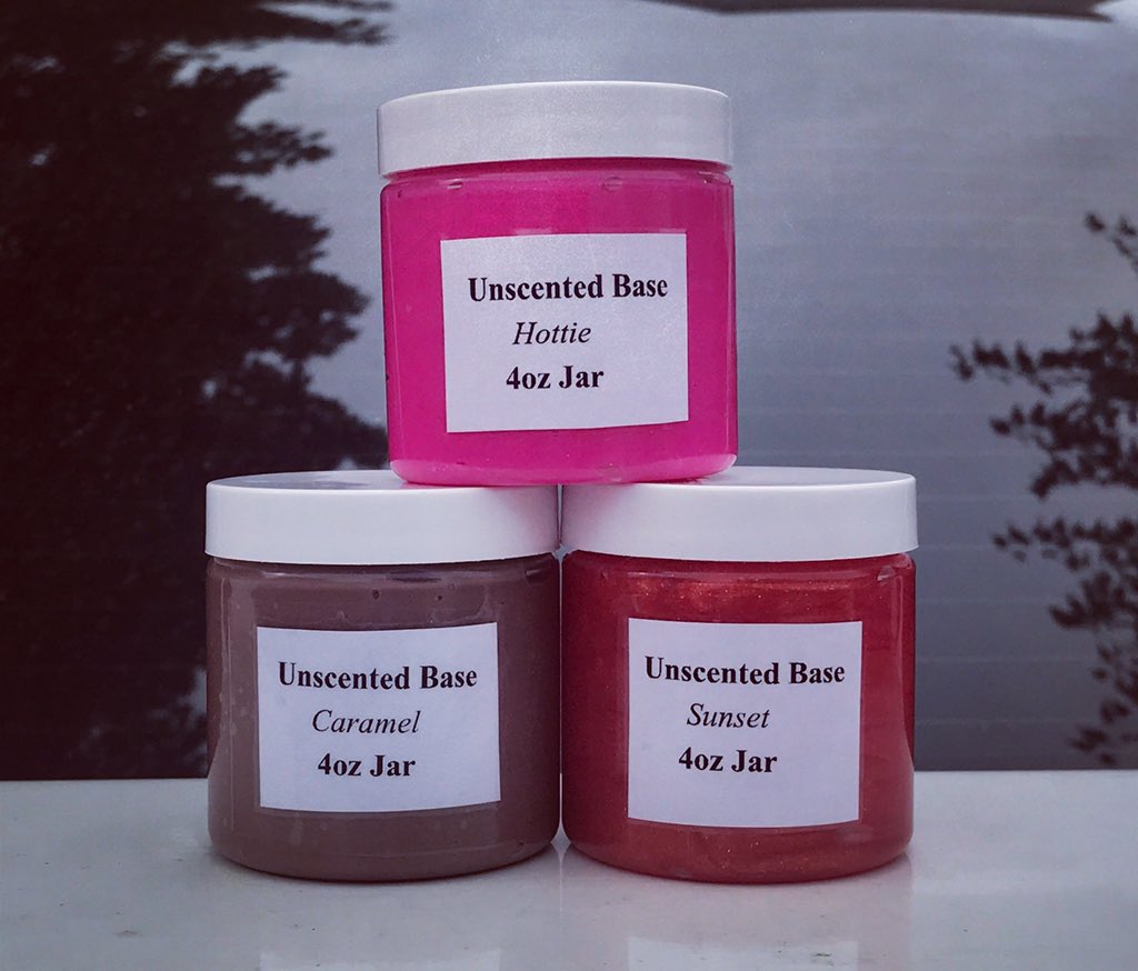 SimilienJessie's tweet photo. Introducing our 4oz premade base. This base is unscented/unflavored, so you may add any flavoring oil that you like. 
https://t.co/taO1R8ax8V
#lipglossfilling #lipglosswholesalevendor #haitianownedbusiness #lipglossobsession #lipgloss https://t.co/2ykLYgxeCU