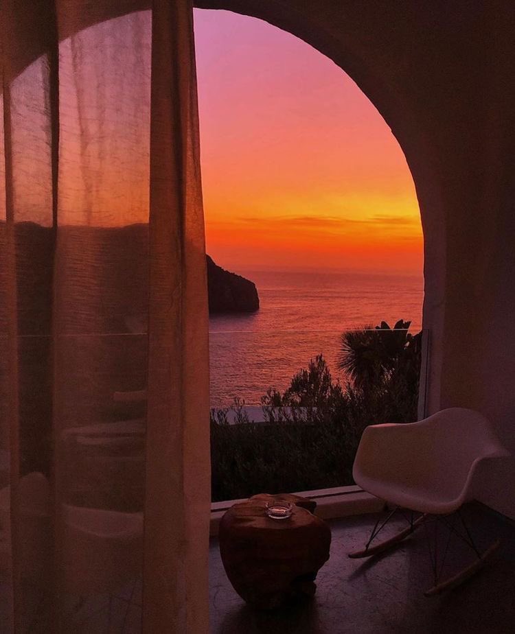 INTERIORPORN1's tweet photo. Sunrise &amp; sunset in Ibiza https://t.co/p7Oyp7KRFx