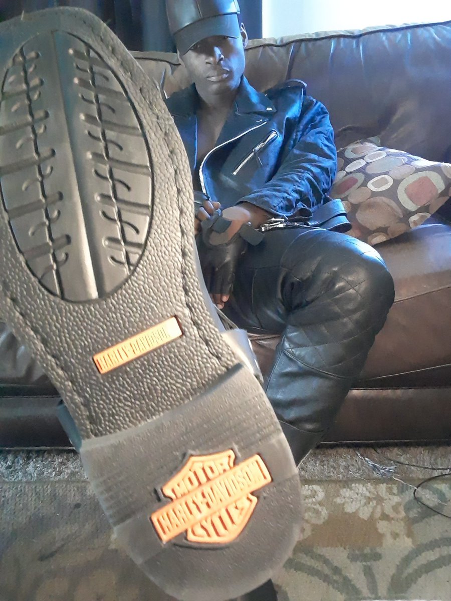 Master33Dark's tweet photo. Happy fuck you Friday. If you're not sending, you're wrong. #leatherjacket #bdsmpunishment #bdsmequipment #cashmeet #findomworship #footfettish @RT4Alphas @RTtruealpha @PigRipe @RTUSAdoms @rt4dom @rtfindom @slavekane https://t.co/mA9WviYtVR