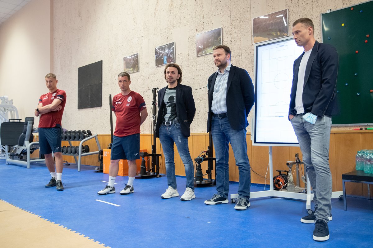 Вася тренируется