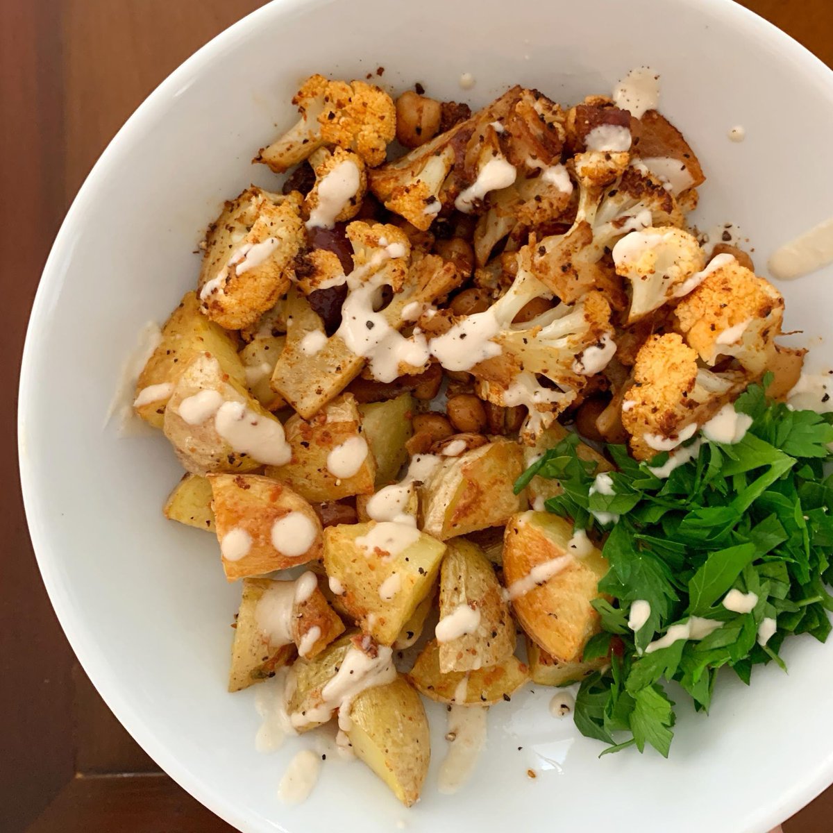 Looking for a healthy meal that's still flavor-packed and guaranteed to leave you feeling satisfied? Look no further than Coach Ann Marie's recipe for a Roasted Veggie Bowl with Crispy Chickpeas. Link below!
kurbo.com/roasted-veggie…