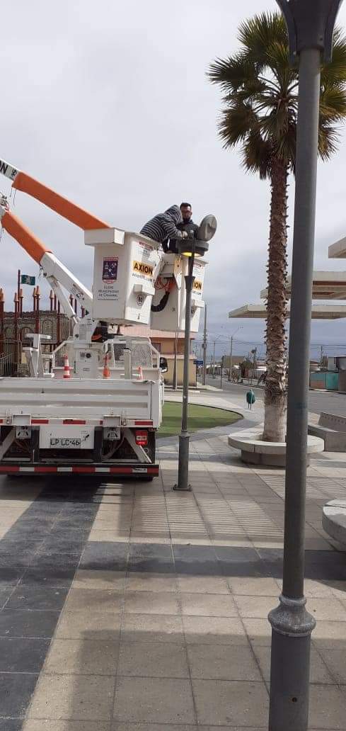 Funcionarios de la Dirección de Aseo, Ornato y Medio ambiente realizaron trabajos de mantención en Plaza Lautaro.
<a href="/RAUL_SALAS_A/">Raúl Salas</a> #ChañaralRenace #EnChañaralCuidamosNuestraGente #QuedateEnCasa #COVID19