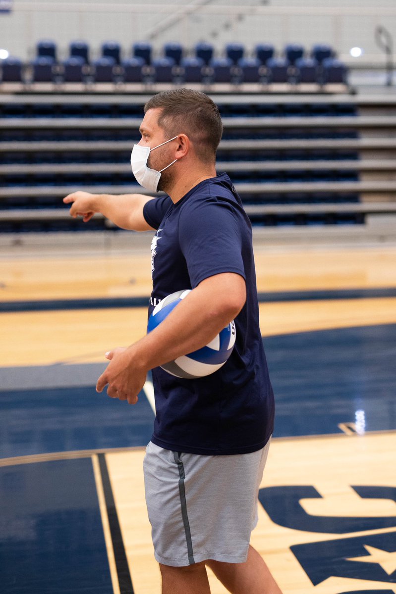 SWOSUvolleyball's tweet photo. 😷🐶🏐 #MaskUpDawgs https://t.co/20HJ5TKnJm