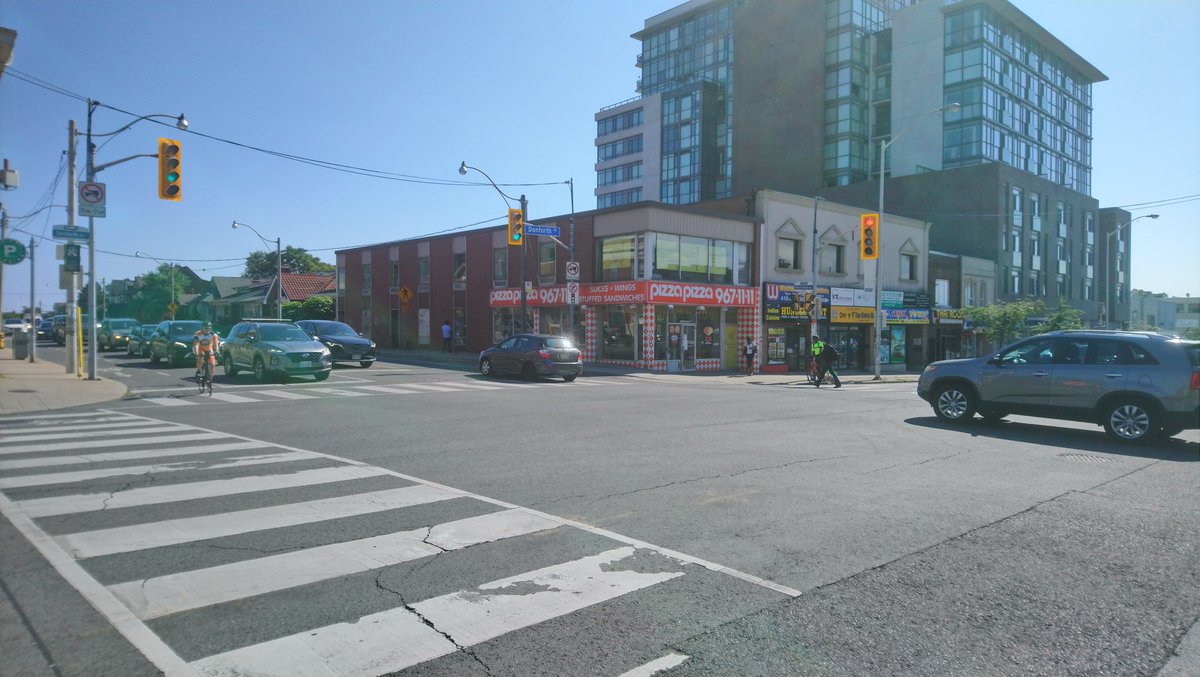 Coming back, I am disappointed to see there is not a sign of a protected intersection at Danforth and Woodbine. Hope this gets revisited during the permanent design.  #BikeTO  #TOpoli  #ActiveTO (5/7)