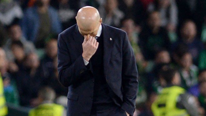 2010MisterChip's tweet photo. MCI 2-1 RMA (FT) - Tras superar 3/3 fases de grupo, 9/9 eliminatorias a doble partido y 3/3 finales (pleno 15 de 15), Zidane pierde hoy su virginidad en la Copa de Europa y, en general, en competición internacional (ha ganado 2/2 Mundiales de Clubes y 2/2 Supercopas de Europa). https://t.co/X4lbccV5aU
