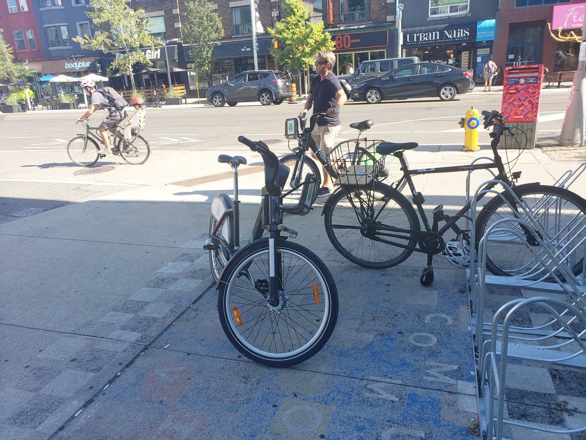 DaveLikesBikes's tweet image. Had to take a @BikeShareTO bike back to my own bike after shopping because I was running  to pick up the kid on HIS bike, and there are bikes everywhere and it&apos;s just beautiful on #DestinationDanforth
#BikeLocalShopLocal