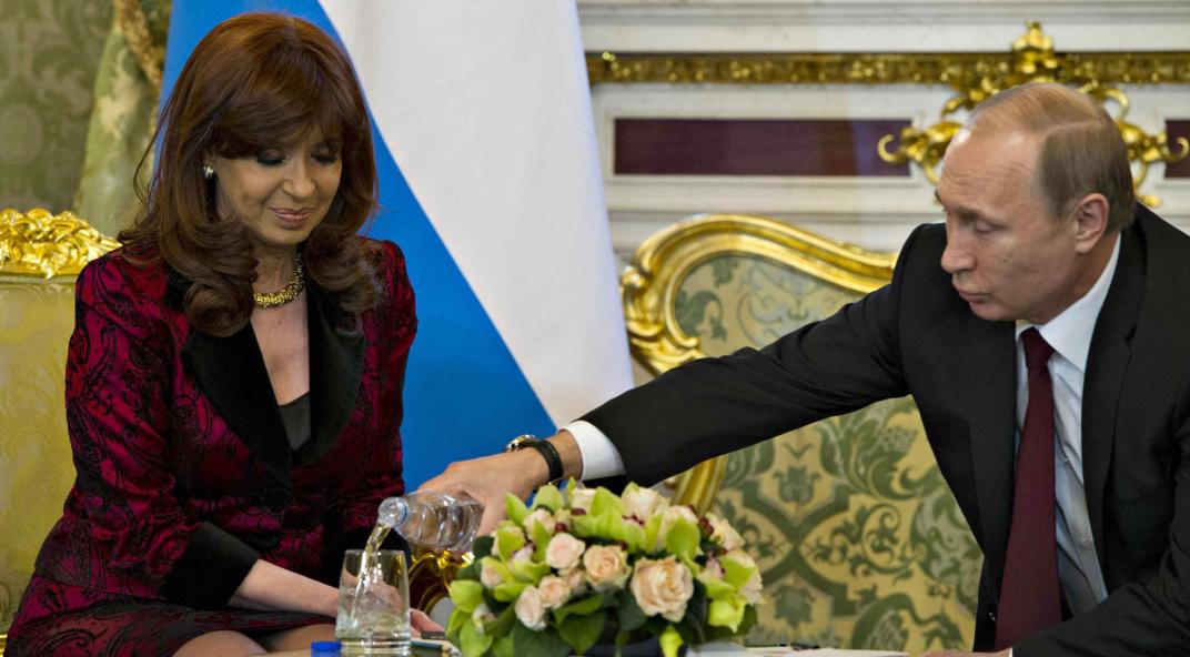 motoreco_ok's tweet photo. RUSIA AYUDA A LA ARGENTINA/ Y CONFIRMA LA LLEGADA DE LA VACUNA Y SU ETAPA DE SALIDA
Vladimir Putin enviará dosis de la vacuna a nuestro país Por acuerdos firmados con la vicepresidenta Cristina Fernández de Kirchner
#CFKLadronaDeLaNacionArgentina
https://t.co/m8yDScvxjF https://t.co/7dC6y3FAXy