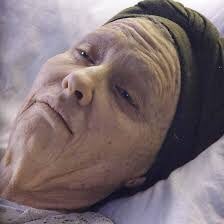 25. In The Curious Case of Benjamin Button Cate played Daisy. It’s a character that ranges from the age of 20 to the age of 80. Cate insisted to add more and more wrinkles to her old looks so it’ll looks as realistic as possible. The makeup artist was shocked. A perfectionist