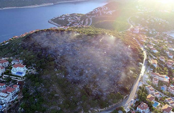 Kaş’ta ‘Tam otellik yanan’ arazi imara açıldı
tele1.com.tr/kasta-tam-otel…