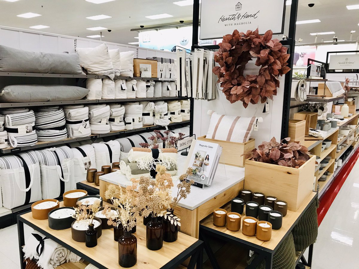 Jessica05456673's tweet photo. Starting to see the fall colors rolling into T1110 #HearthAndHand @nikihcopeland @VisualMiami @Alexandra_Berg1 @aldenkooken https://t.co/b5gUsZUimX