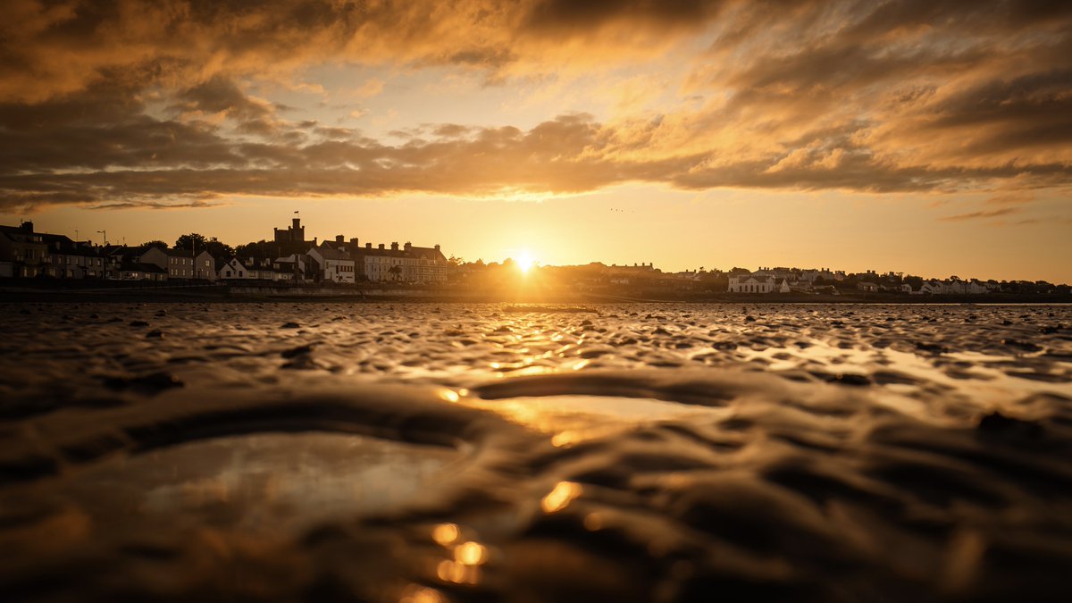 IrishPixel's tweet photo. Good evening from Donaghadee! Sunset is one of the most incredible things. Its closure to a day, an opporunity to reflect and a chance to say, thank you. What ever you are doing this evening have a good one, and I will catch you later. 😃🌥️⛵️ #FridayFeeling #sunset https://t.co/rLdzOdkVNk