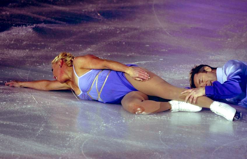 WeLoveTnD's tweet photo. Currently wishing we were @torvillanddean in this picture. 🥵🔥 #NeedIce #Heatwave #PicOfTheDay https://t.co/AKhdInwxF0