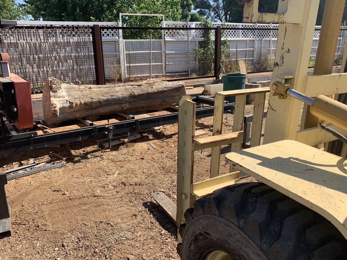 Milling up some big cants for future mantles or to be resawed. These logs have been sitting in my yard for a couple of years and we really don’t know what they are. Maybe mulberry?
#urbanlumber #cant #flitch #wood #woodworking #sawmill #sawyer #reclaimedwood #woodworking #mantle