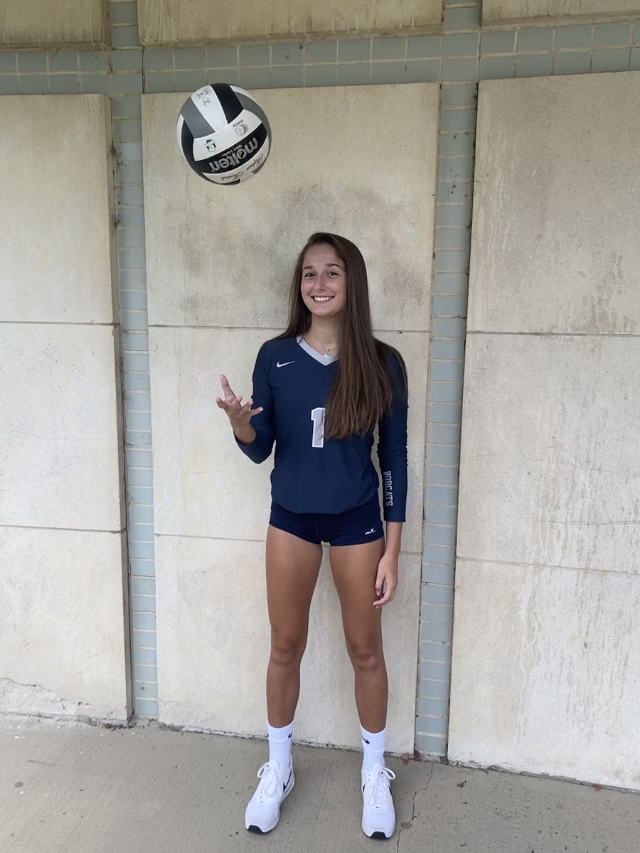 Hannahyochem's tweet photo. Senior szn (with a mask;))🥶❤️👏🏽🏐 https://t.co/bkHhMWRmOx