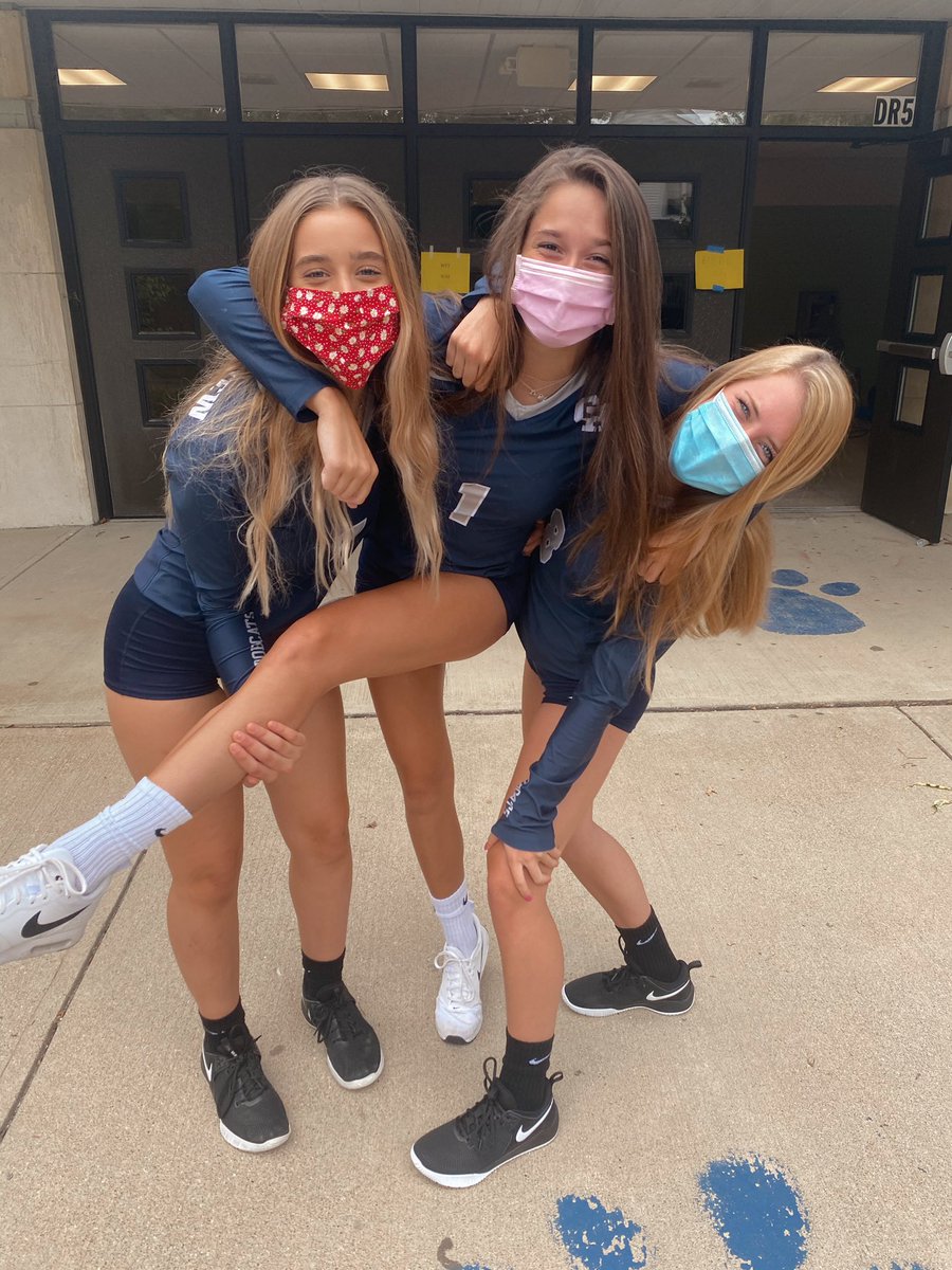 Hannahyochem's tweet photo. Senior szn (with a mask;))🥶❤️👏🏽🏐 https://t.co/bkHhMWRmOx