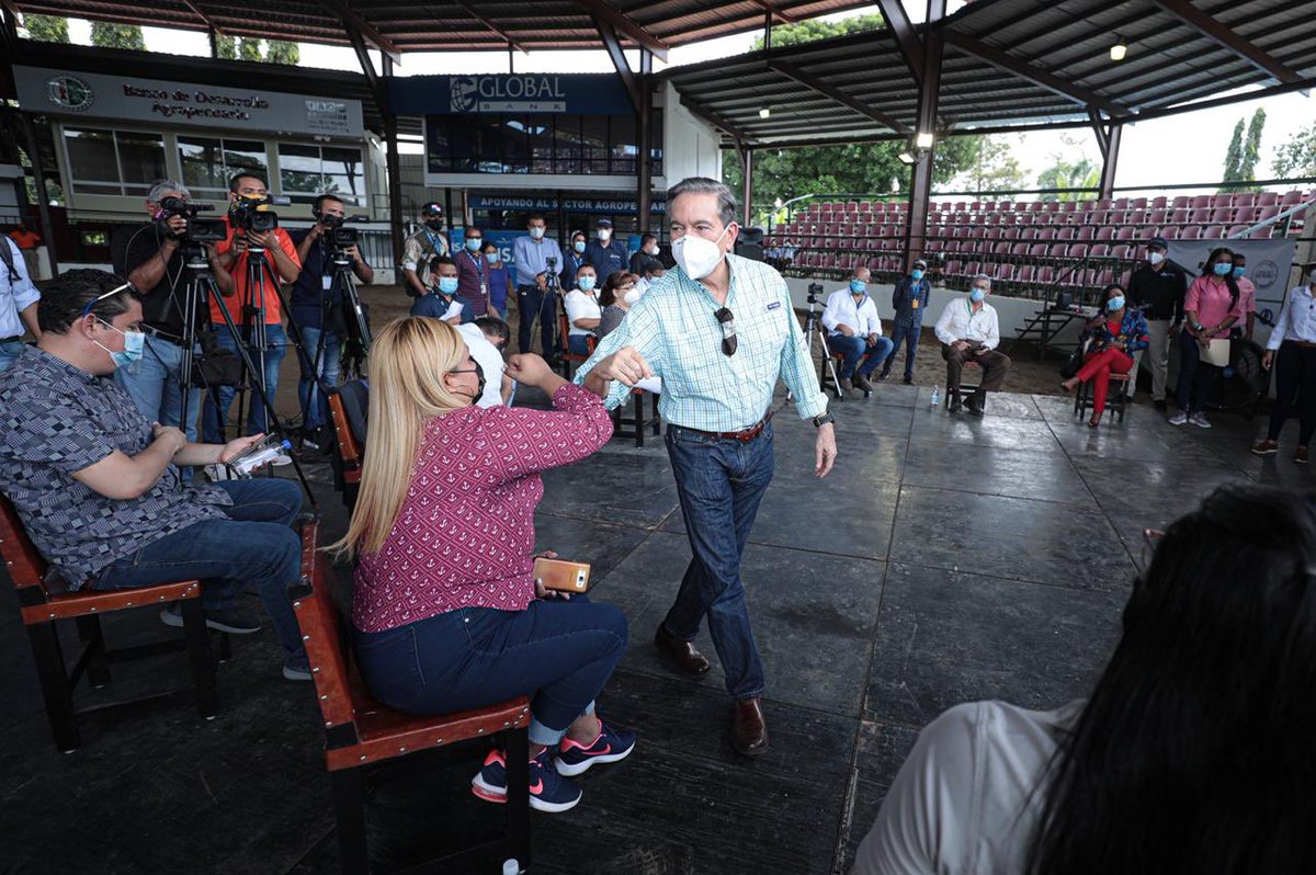 NitoCortizo's tweet photo. Agradezco la oportunidad de conversar con periodistas chiricanos, donde recalqué la importancia de trabajar todos los panameños unidos, de no sacar ningún tipo de ventajas de esta situación que vivimos y de sumar esfuerzos como lo ha hecho la @CCIYAP y @CONEPPanama. 🇵🇦 https://t.co/8tN6cSRJeM