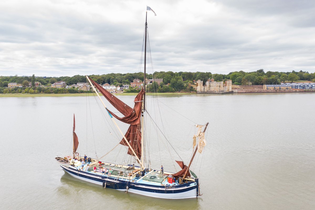 AerialimagingSE's tweet photo. What could be more picturesque? The #EdithMay Thames Sailing Barge, sailing on the Medway from #Chatham marina. We are even treated to a cameo from @UpnorCastle and @DockyardChatham. Thank you @TillerAndWheel for your help and being so photogenic. Videos coming! https://t.co/DZtWDGifRu