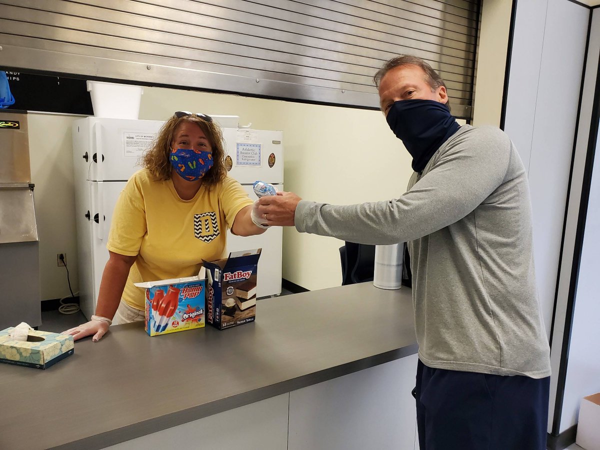 DowellMS's tweet photo. Thank you Mrs. Rogers for a yummy frozen treat after a long, successful week! #mymisd #dowellms https://t.co/QhUxlEXzFS