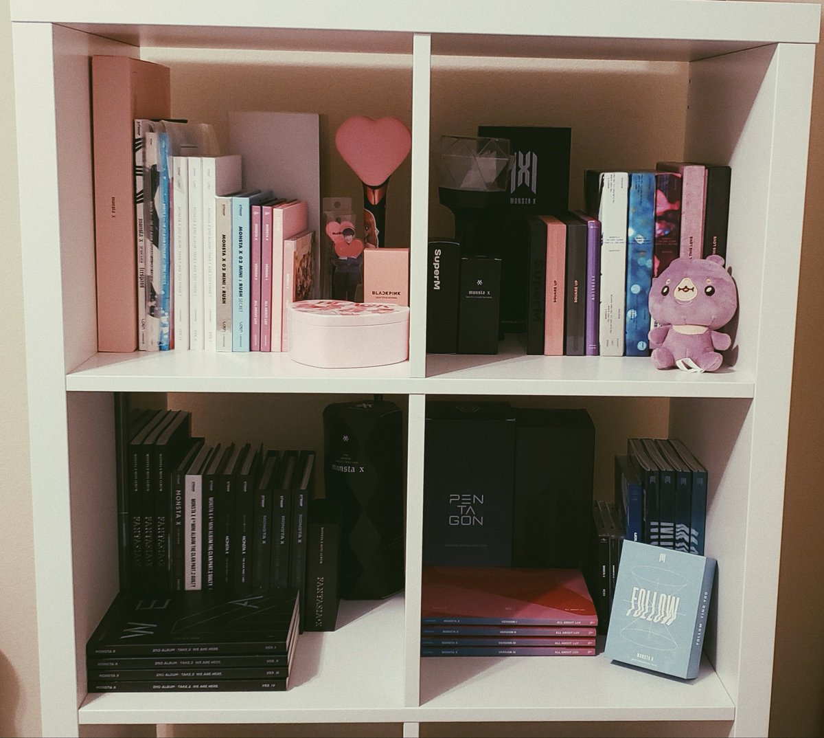 mxmb_bpbk's tweet photo. During my break from work, I did my best trying to reorganize to my new shelf. Idk about it since I kinda like it without the signed albums... 🤭

@BLACKPINK @OfficialMonstaX @EVERGLOW_twt https://t.co/xkWJ4c4zzW