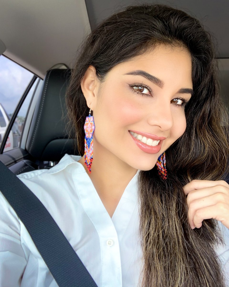 GeraldinePonceM's tweet photo. ¡De Nayarit para el mundo!

Vean que chulada de aretes, son artesanías wixárikas y que pronto estarán disponibles en cualquier lugar, gracias a una tienda en línea que vamos a crear para que las puedan vender sin intermediarios. 

PD: No les regateen, su trabajo vale. https://t.co/XGFeuoIZBl