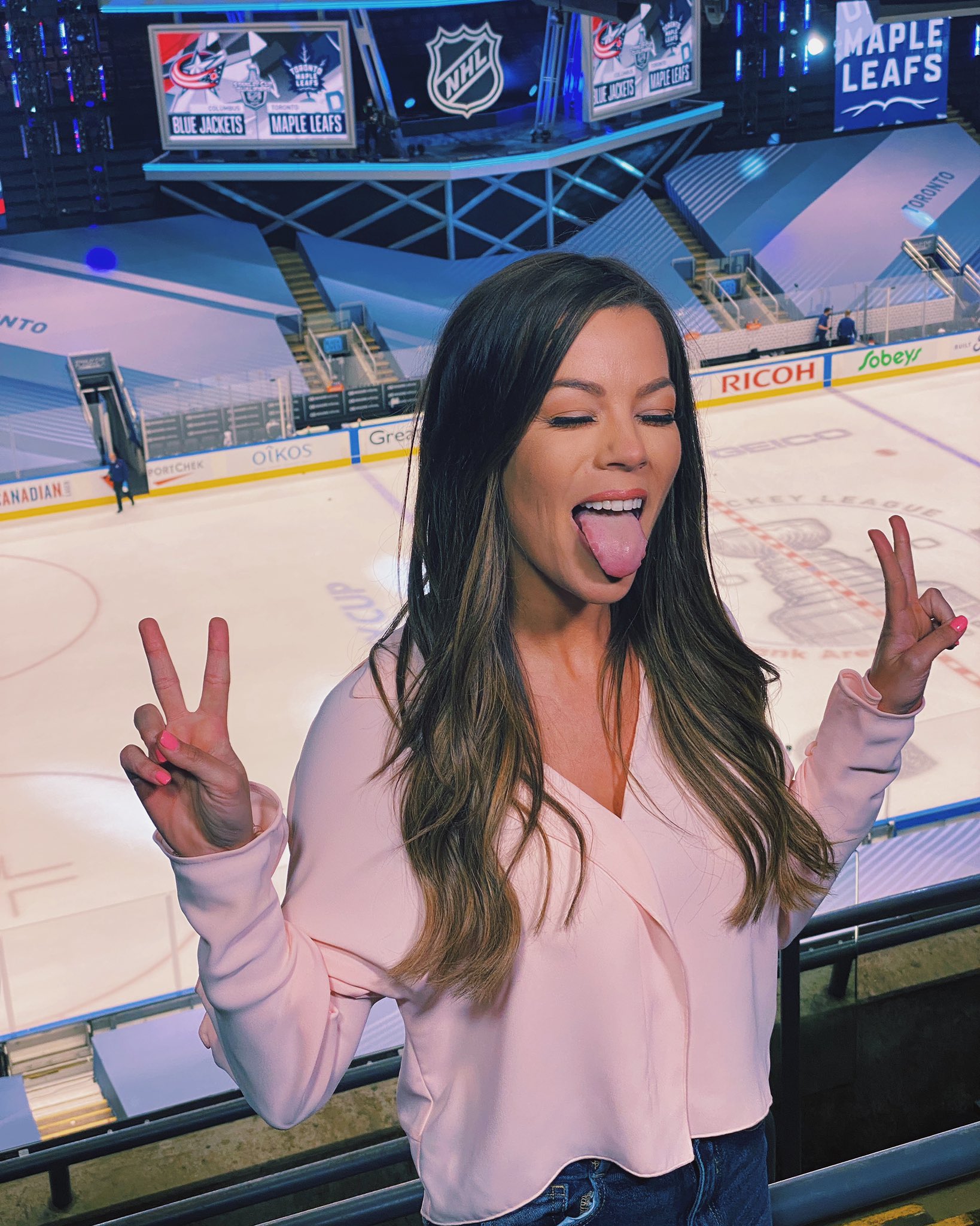 Jackie Redmond on Twitter: &ldquo;Oh hey hi. Just over here living in an ice