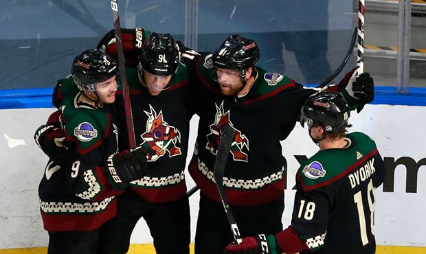 DavidKelly1290's tweet photo. #COYOTESWIN!
#NHLArizona
Photo: @GettyImages https://t.co/GOmQQPcjUh