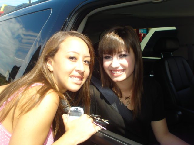 throwbackIovato's tweet photo. August 7, 2008: Demi in front of McDonalds with fans https://t.co/vdhiOKvmvz