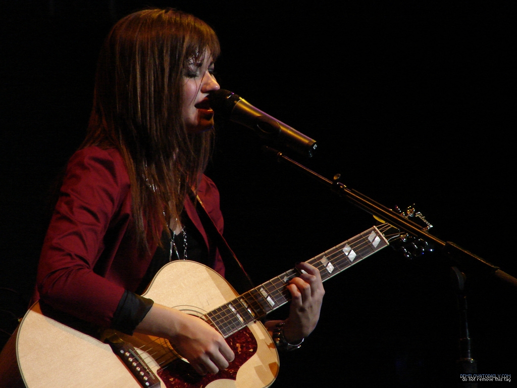 throwbackIovato's tweet photo. August 7, 2008: Demi performing as the opening act for Jonas Brothers at the Burnin’ Up Tour in Mansfield, Massachusetts https://t.co/aFLXMuHCLt