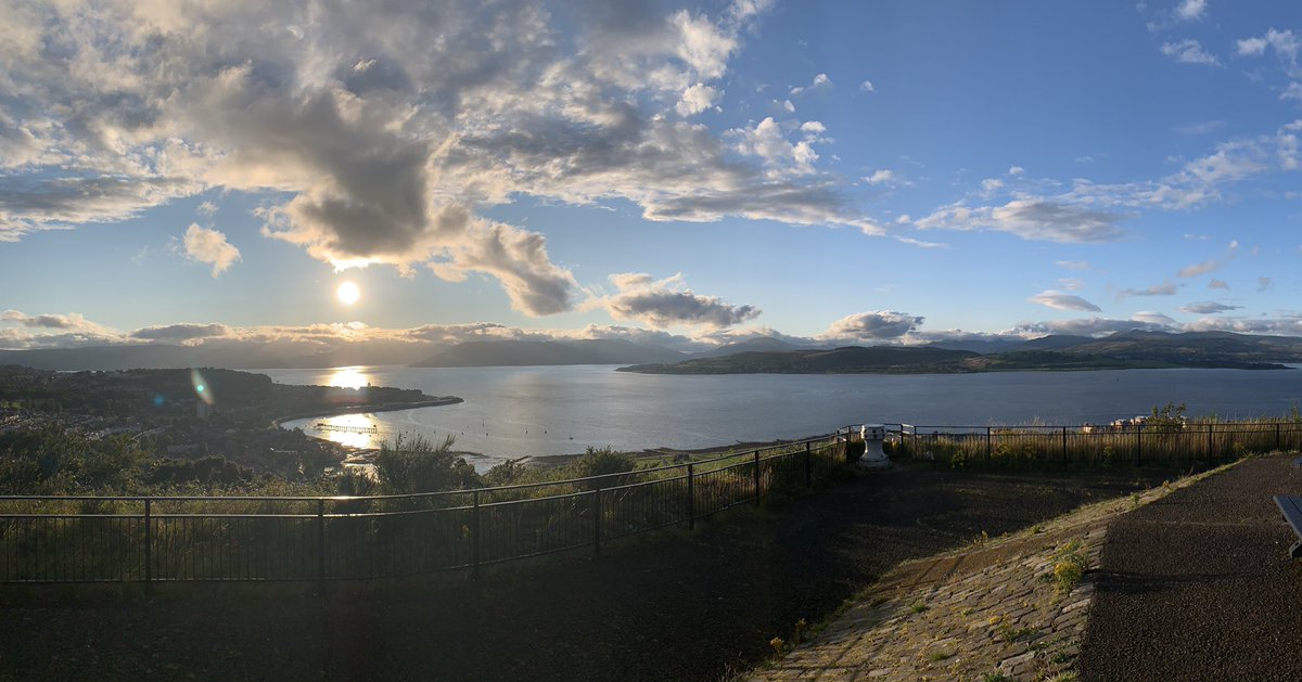 discinverclyde's tweet photo. "Home in time for a quick walk"

Thanks to @Gillnees for the photos

#Greenock #Inverclyde #Scotland #LyleHill #DiscoverInverclyde #Outdoors #RiverClyde #YCW2020 #mustseascotland #westcoastwaters #OnlyInScotland #HameTownTourist #AWindowOnScotland #LoveScotland https://t.co/W9ihhFWbsS